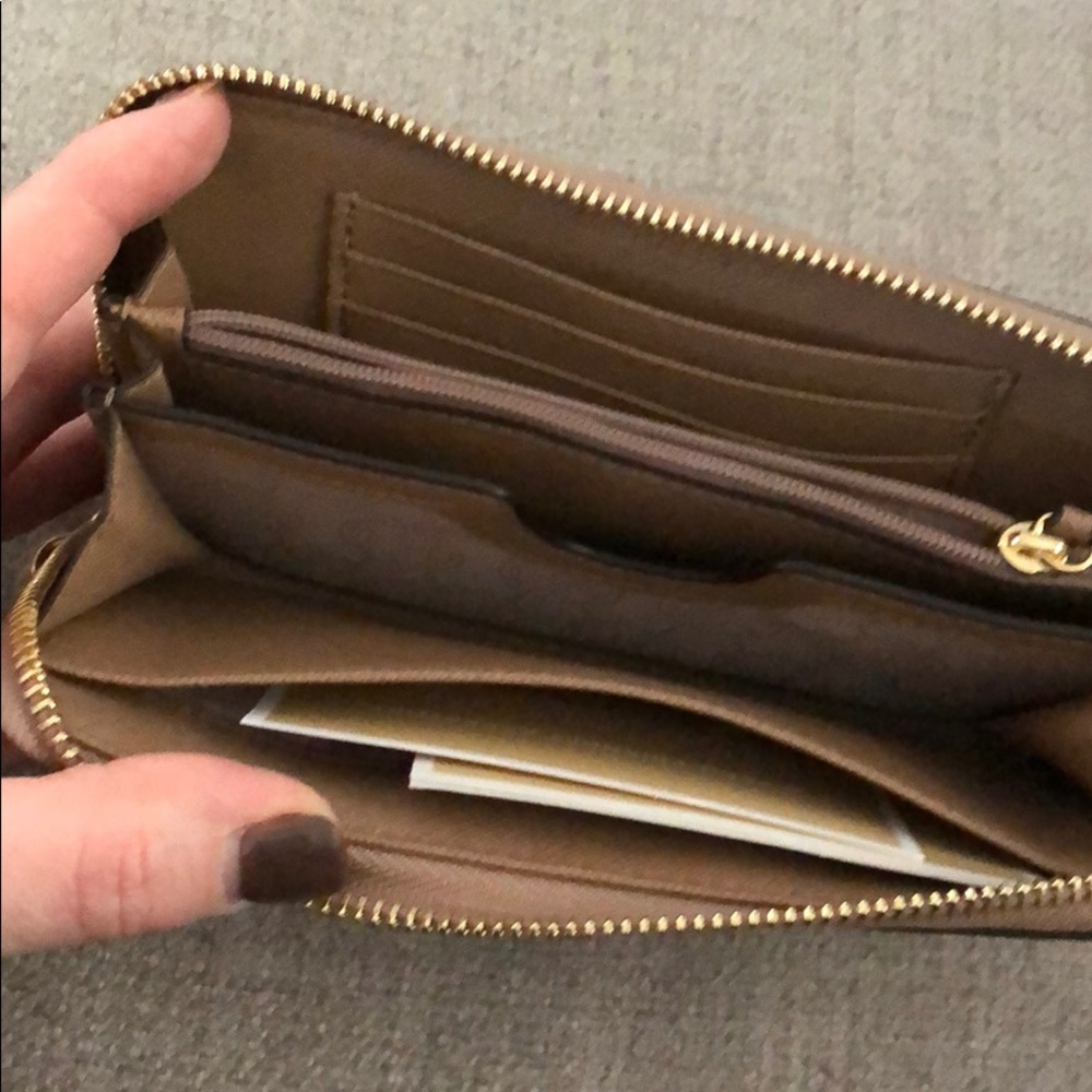 Michael Kors Wallet - Picture 3 of 5